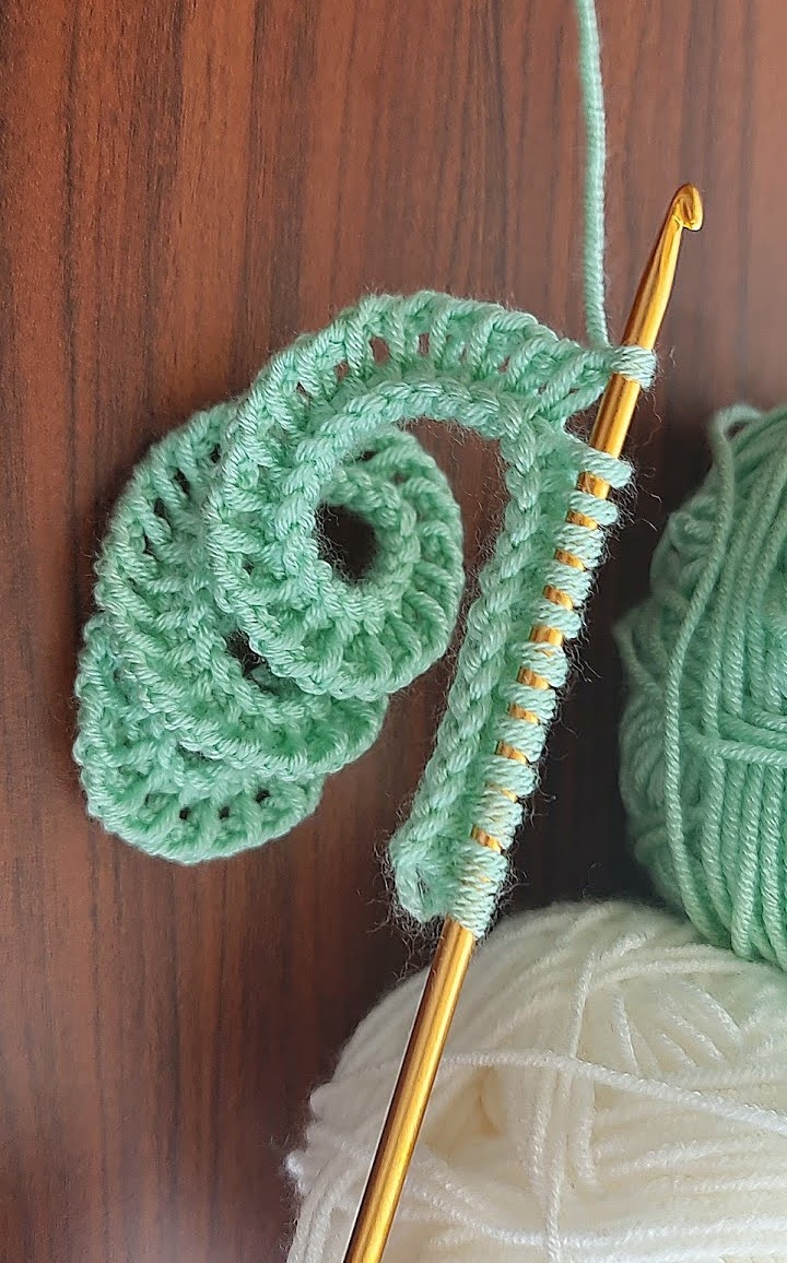Crochet a Burgeon Rose Using the Tunisian Stitch