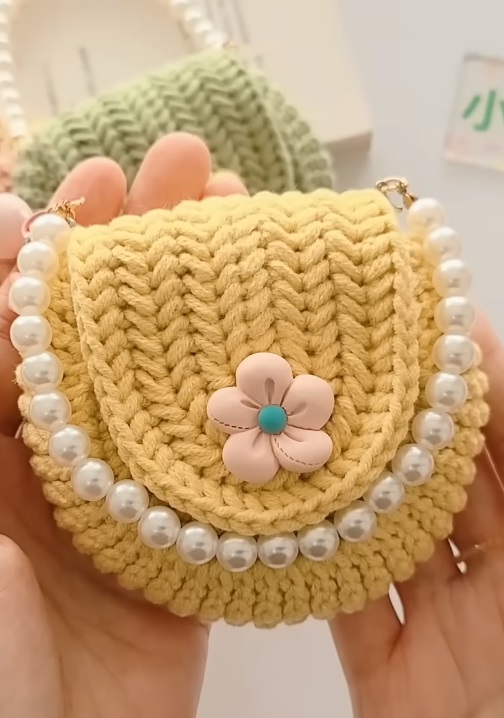 Crochet your Own Little Doily Bag with this Charming Pattern